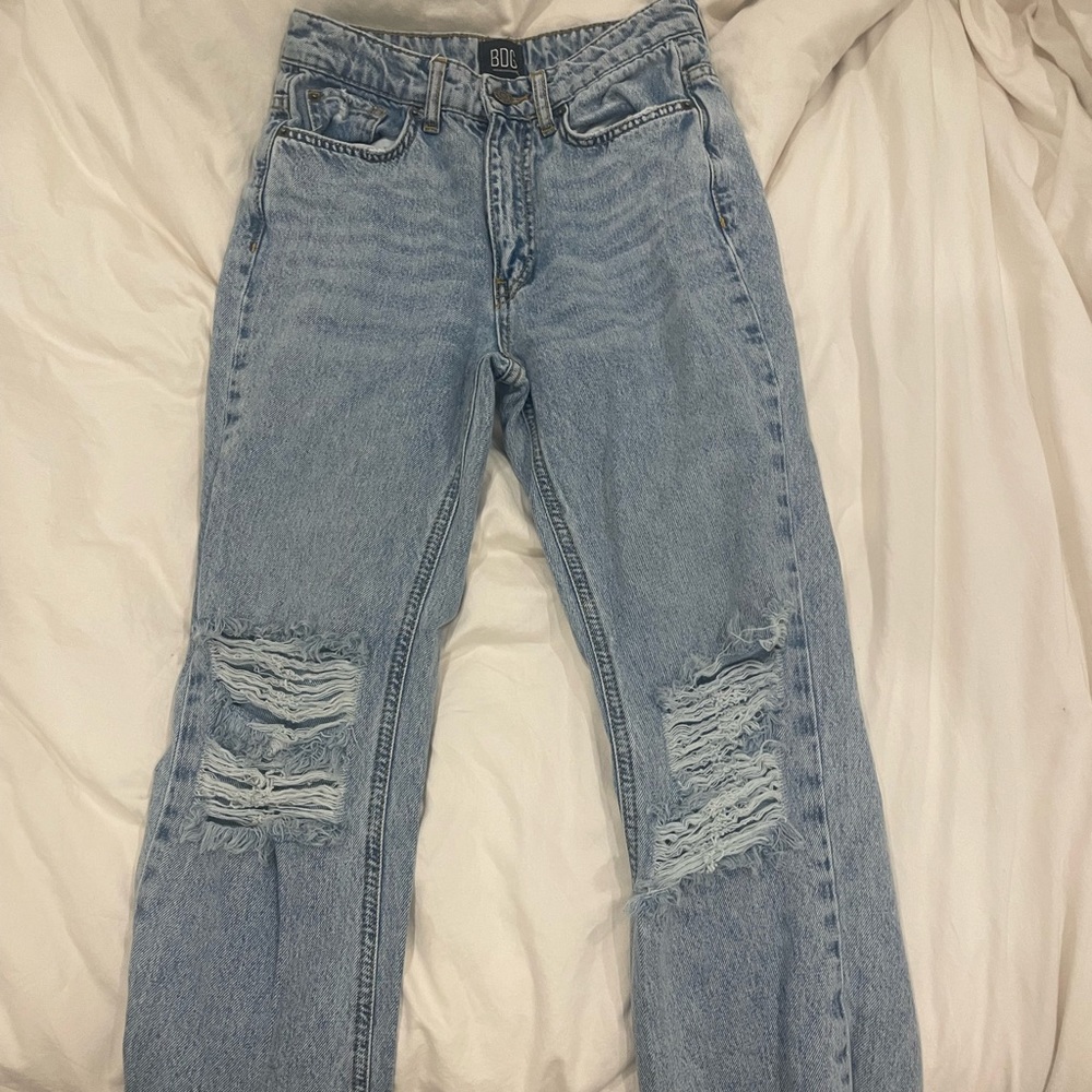 BDG CROPPED ANKLE DISTRESSED JEAN